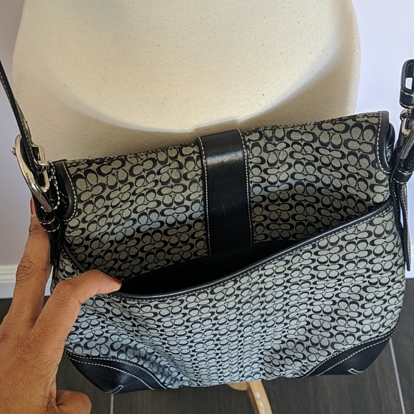 Coach - Picture 5 of 9